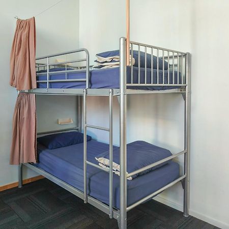 Metro Adventurer Backpackers Pansiyon Auckland Dış mekan fotoğraf