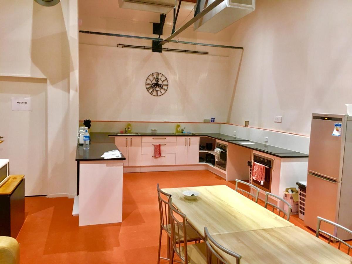 Metro Adventurer Backpackers Pansiyon Auckland Dış mekan fotoğraf