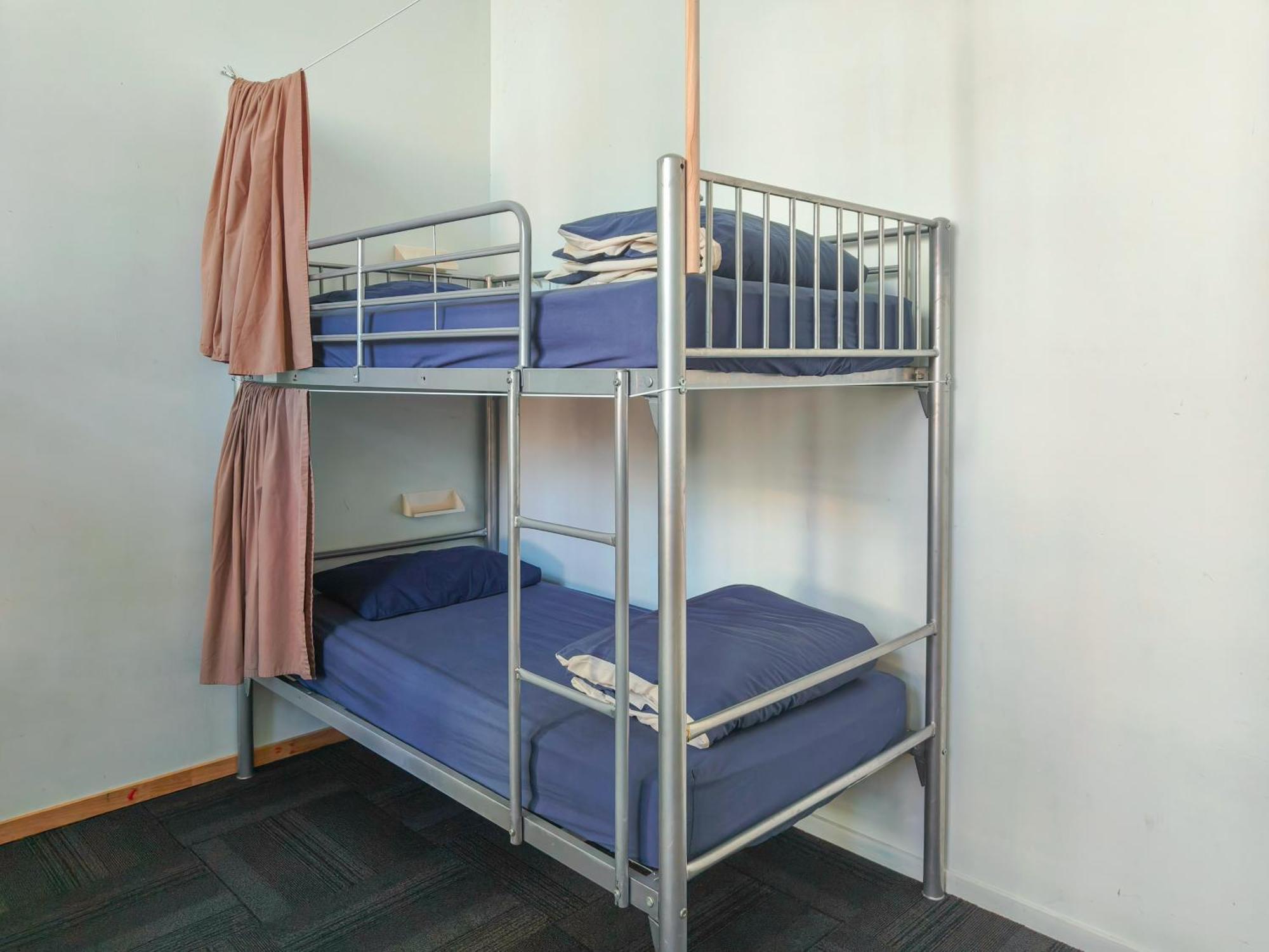 Metro Adventurer Backpackers Pansiyon Auckland Dış mekan fotoğraf