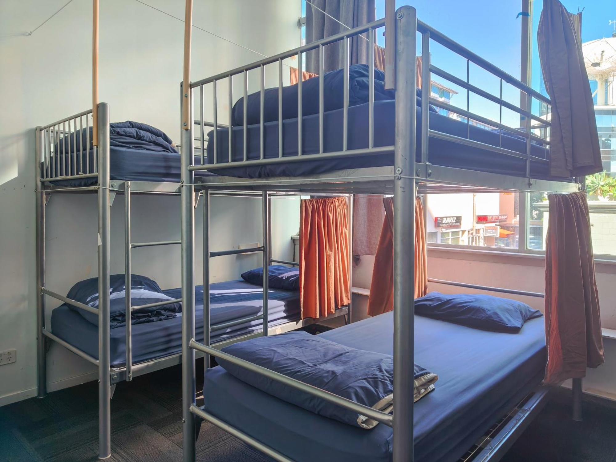 Metro Adventurer Backpackers Pansiyon Auckland Dış mekan fotoğraf