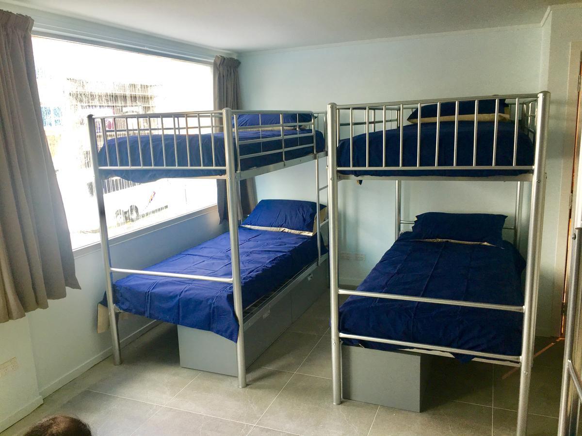 Metro Adventurer Backpackers Pansiyon Auckland Dış mekan fotoğraf